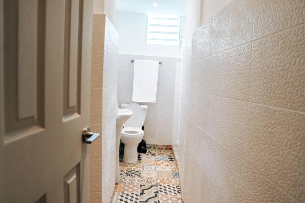 Comfy & Bright Apt @ Calle Loiza - Walk To Beach / Calle Loiza Abajo -N Apartment Сан Хуан Екстериор снимка