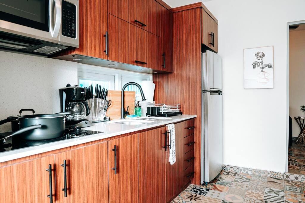 Comfy & Bright Apt @ Calle Loiza - Walk To Beach / Calle Loiza Abajo -N Apartment Сан Хуан Екстериор снимка