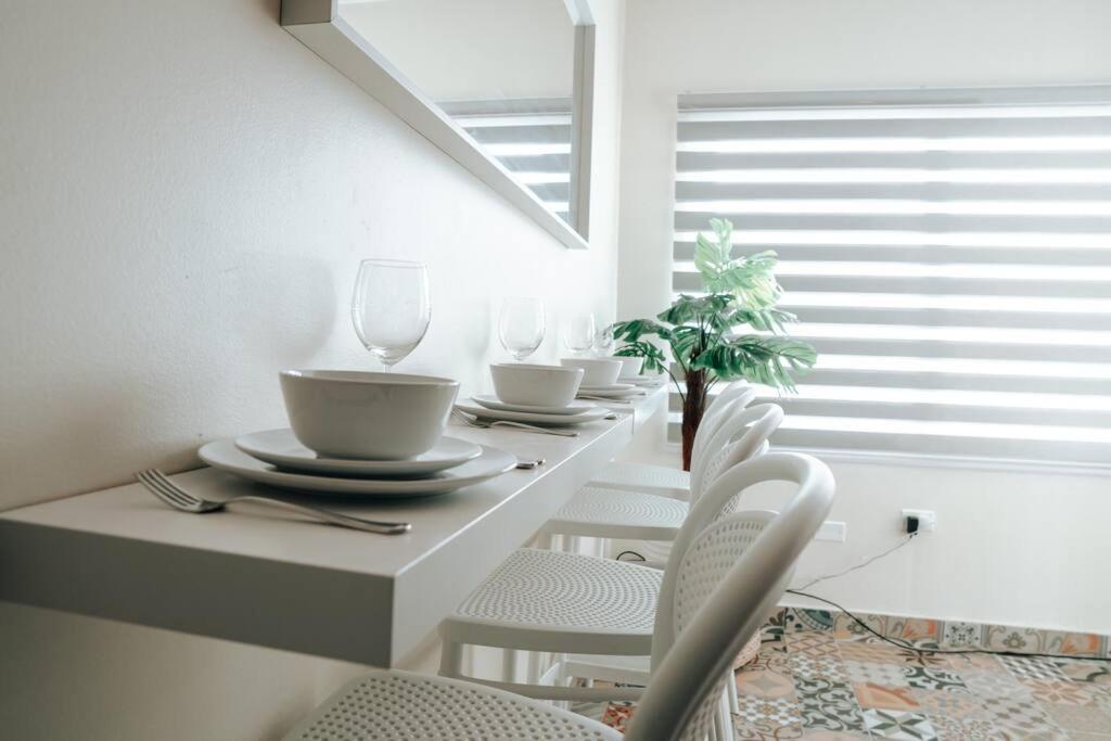Comfy & Bright Apt @ Calle Loiza - Walk To Beach / Calle Loiza Abajo -N Apartment Сан Хуан Екстериор снимка