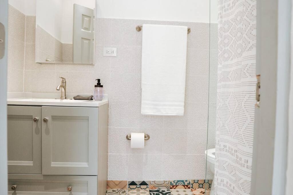 Comfy & Bright Apt @ Calle Loiza - Walk To Beach / Calle Loiza Abajo -N Apartment Сан Хуан Екстериор снимка